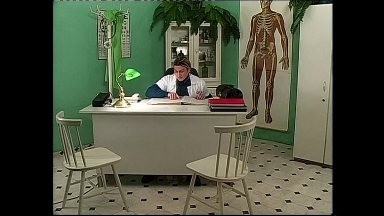 XTime Vod: ティーン、熟女、巨乳おばあちゃんが巨大なビンテージコックでお尻とまんこで犯される(フルムービー)