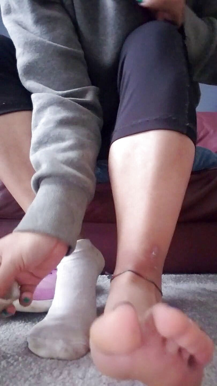 Footlicious3: Calzini bianchi di 5 giorni - puzzolenti, sporchi, sporchi, sporchi
