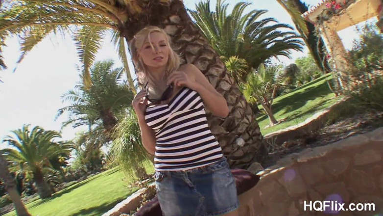 Hungarian Honeys: Karolina King Busty Outdoors