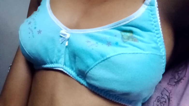 TEENADESI: Süper ateşli desi her yerde sikişmek istiyor