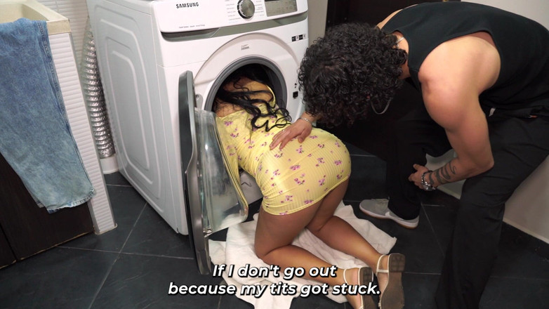 Issane: La matrigna rimane bloccata in lavatrice e il suo figliastro...