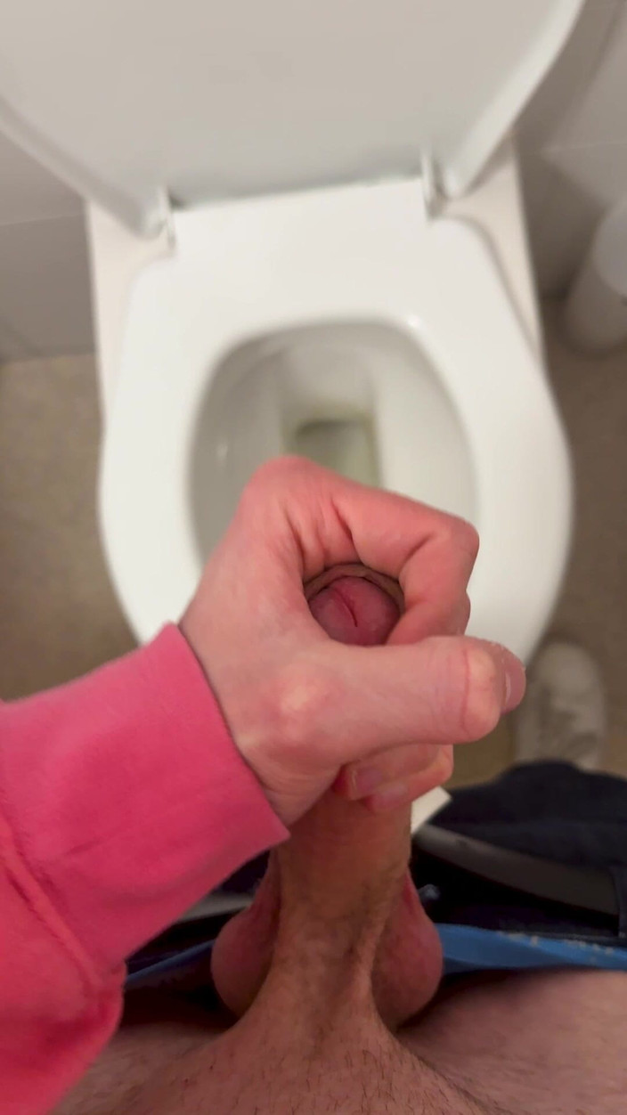 Horneyboy98: Nadržená Twink přistižena při hlazení v koupelně