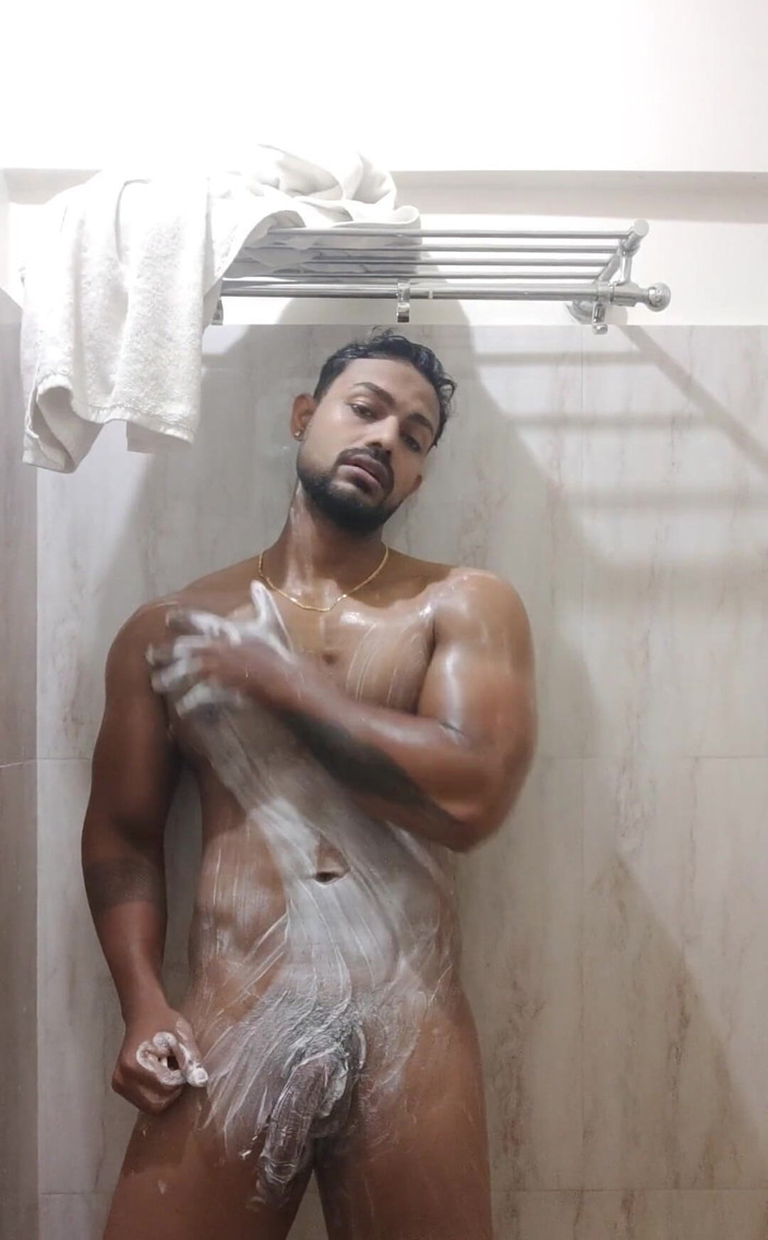 bonghunkx: Zabawa z mydłem pod prysznicem