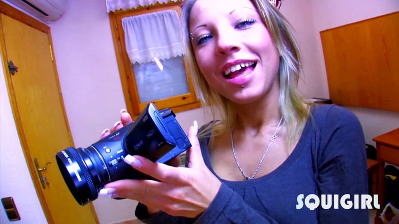Squi girl: Squirting blonde bitch cumming twice