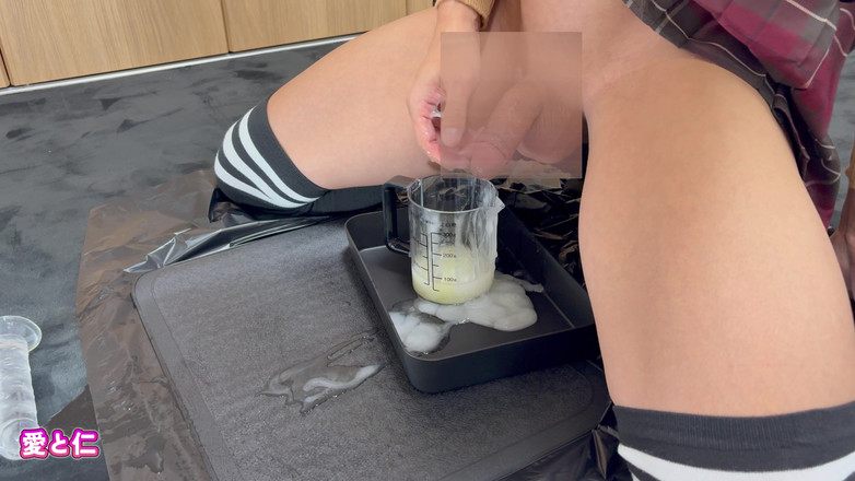 JAPAN FEMDOM: Oblékání Se Jako Žena a Masivní Ejakulace Do Odměrky