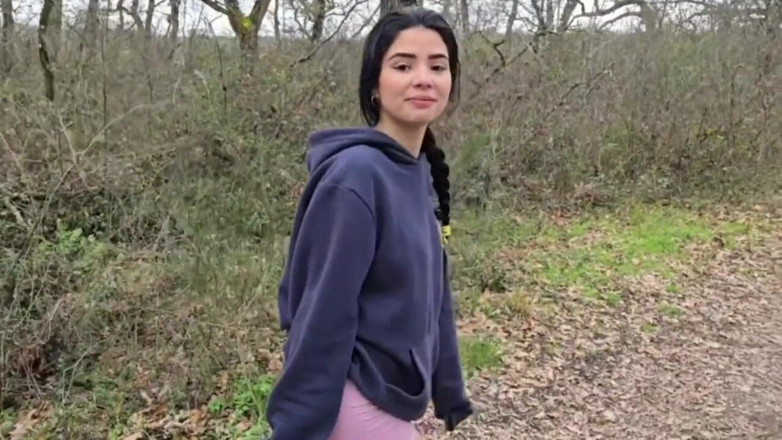Passionsecret07: Mijn buurvrouw had nog nooit op vliegerschaatsten gereden en berijdde...