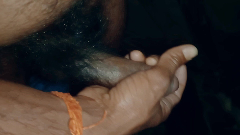 vijay Yadav: Индийская дези мастурбирует длинным толстым черным членом