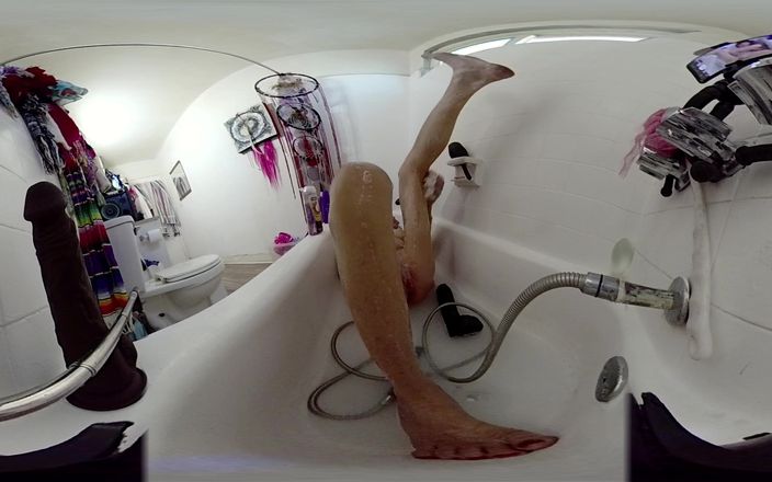 Lizzy Yum: Lizzy Yum VR май 2025 Мастурбация, расширенная купание, не даю дойти до оргазма в любительском видео