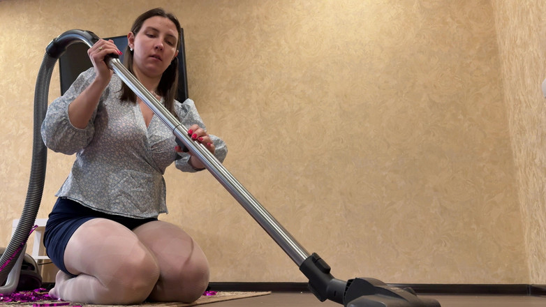 Hottie goddess: Limpieza al vacío y nylon provocando un sensual fetiche de...