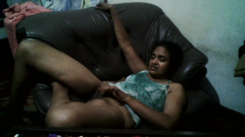 Tina Baby: Matrigna solitaria sedotta in salotto