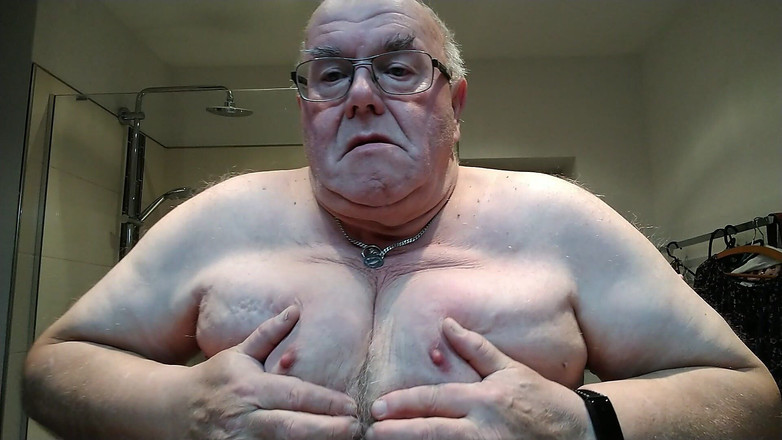 Karlchengeil: Extreme behandeling van mijn tieten