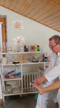 Curvă musulmană artificială Candy Scott expusă și examinatăexaminată