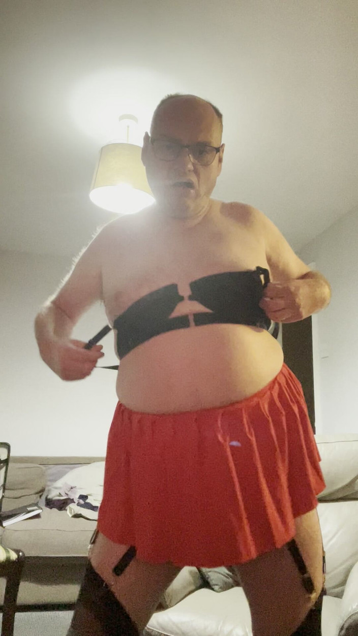 Ancient456: Джулиан хочет мужчин-геев так плохо