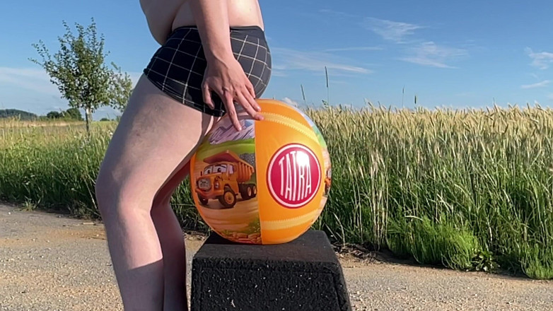 BeachBallsDuo: Istimewa bola pantai di luar seluar dalam! Kami telah memusnahkan 11...