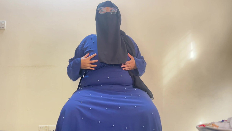 Aria Mia: Arabisches heißes molliges, schüchternes mädchen will muschi und analficken