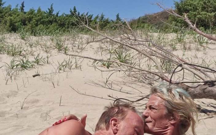 Gigi and David: Nudistická pláž stripchat sex show Gigindave Shemale přítelkyně veřejné setkání...