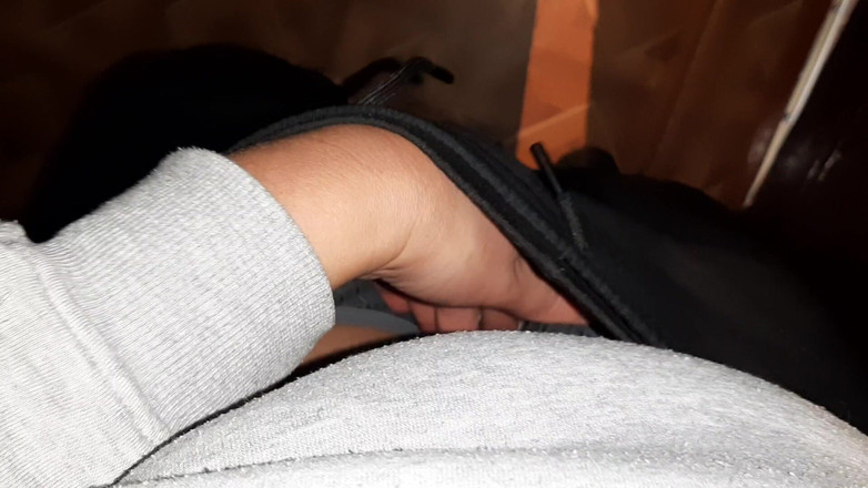 Lesbian-illusion: Ik betrapte een vreemde op masturberen op het toilet in...