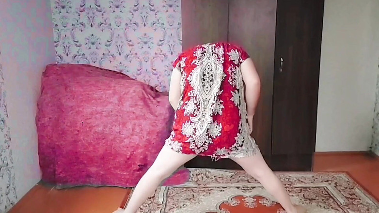 Kitty_Cross: Váy ngắn, tâm trạng lớn