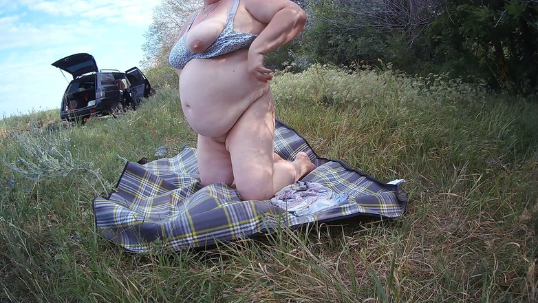 Zona901: Miluji masturbaci kundičky s hračkami v přírodě