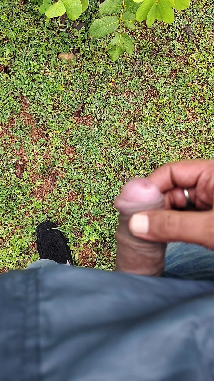 Eroticdick69: Masturbasi di luar ruangan