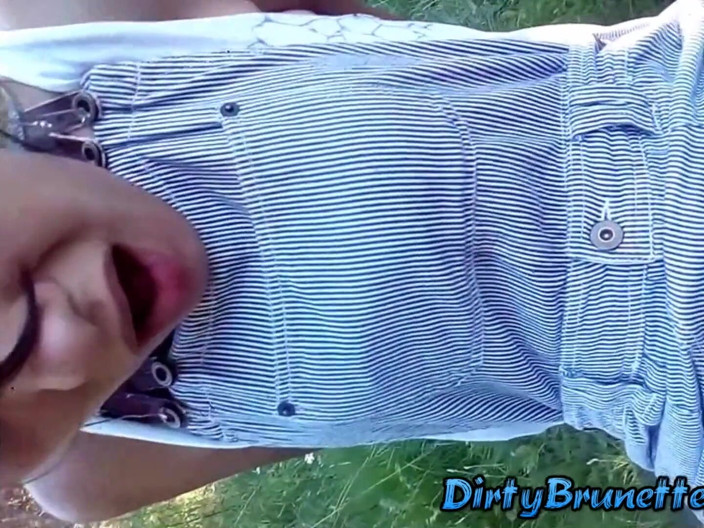 Dirty Brunette: Rough fisting and blowjob outdoor