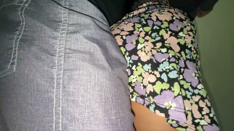 CoupleOfHotSins: Si Aggrappa Al Pene Di Uno Sconosciuto Con Una Enorme...