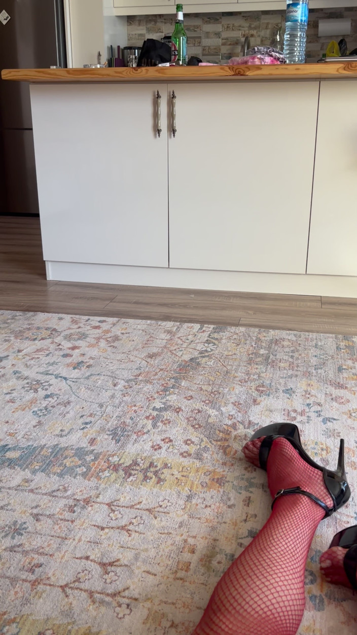 cd_aysemmm: 継母の濡れて毛のないアソコ