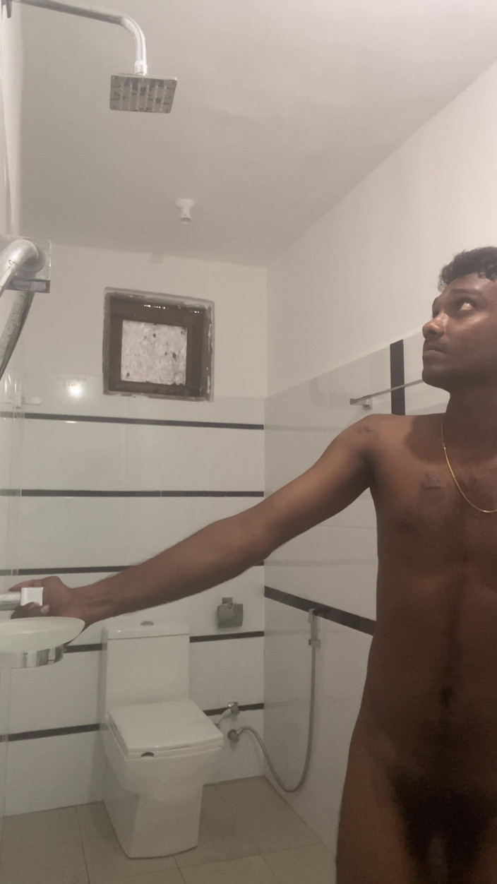 Prince-dil: Sri Lankan Teen Boy Showered