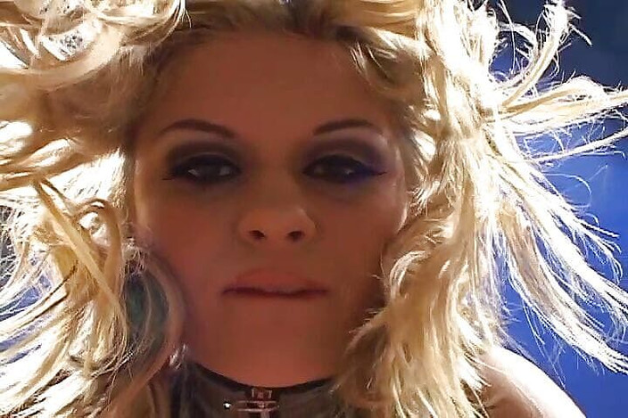 Perv Milfs n Teens: खूबसूरत लड़की के छोटे छेद की जोरदार चुदाई