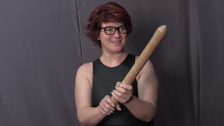 Popp Sylvie: Wetlook baseball dildo sesso