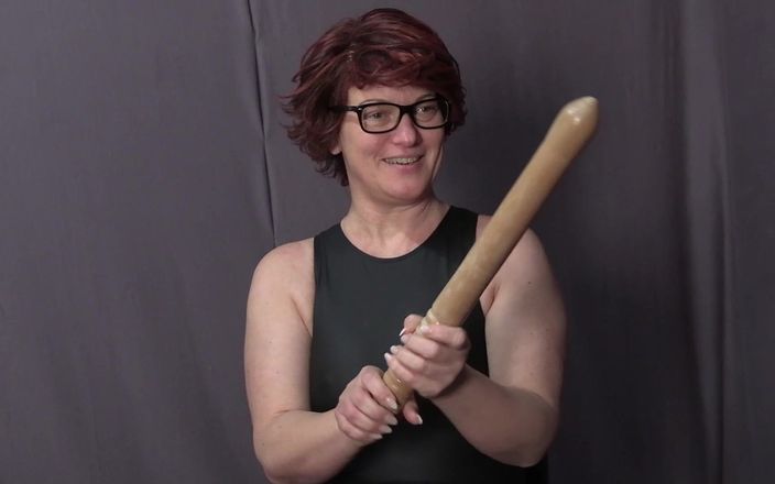 Popp Sylvie: Wetlook baseballový dildo sex