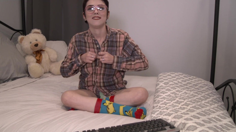 Sinful Feet: First timer on webcam Megan foot sucking but forgets something