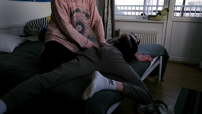 Ethan Lestray: Il fratellastro sorpreso il ragazzo a guardare un porno, ha...