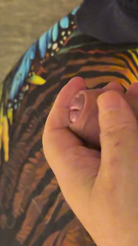 Hrál jsem si s mým malým pěkným penisem a žaludem