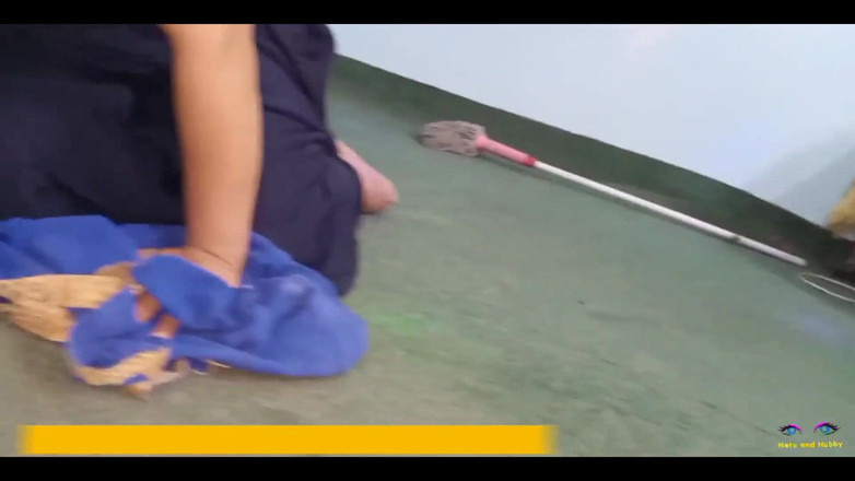 Netu: Pembantu rumah panas erotik India ditangkap semasa membersihkan bilik semasa...