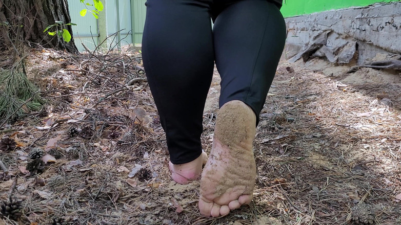 Peach Desert: Masáž špinavých nohou s prohnulými šišky