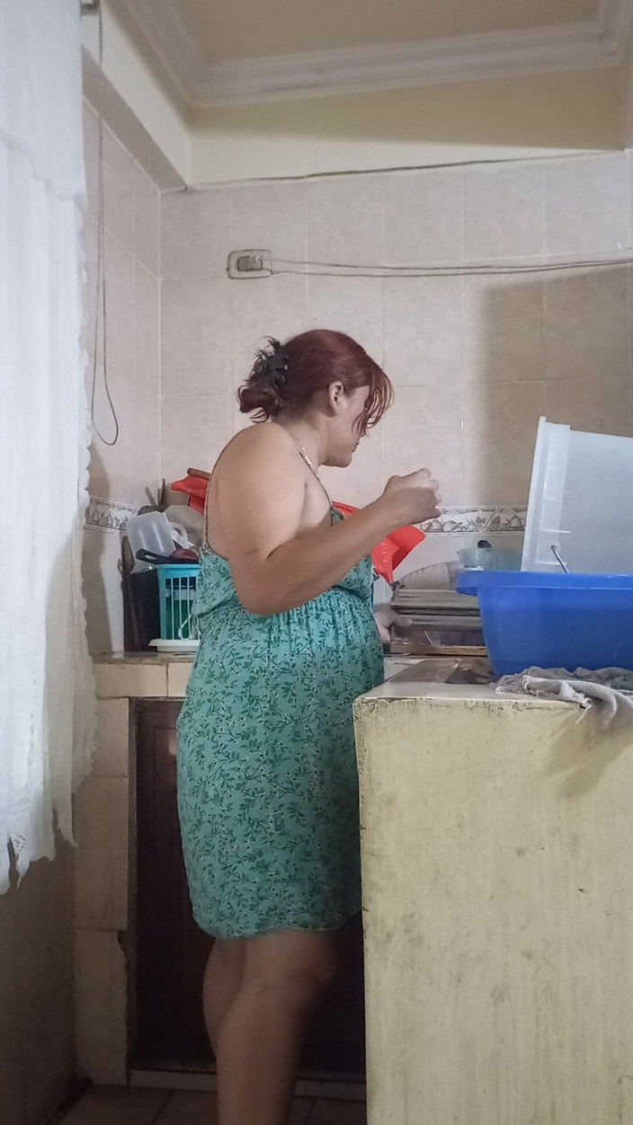 Eatrella j: Mucama follada cuando lava los platos por el jefe, su...