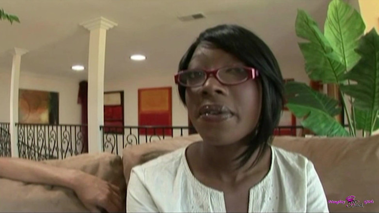 Naughty Black Girls: Bu muhteşem hatun arkadan sert sikiliyor yakın çekim tamamen tahrik edici...