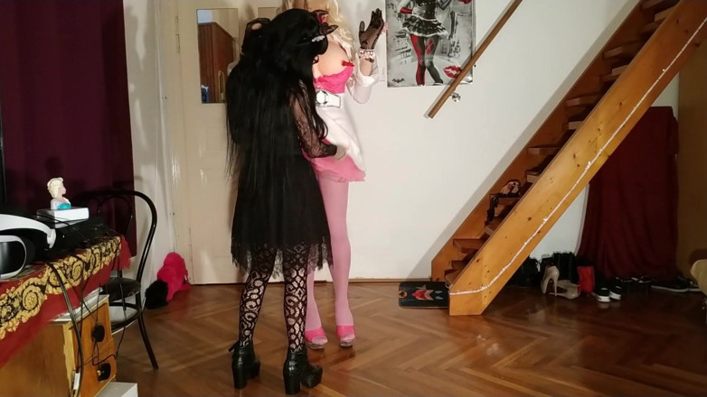 Beth Kinky: 에리카 인형 사용 하 고 질투 큰 의붓 여동생에 의해 따먹기