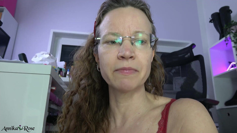 Annika Rose: Я трахну твій молодий член!