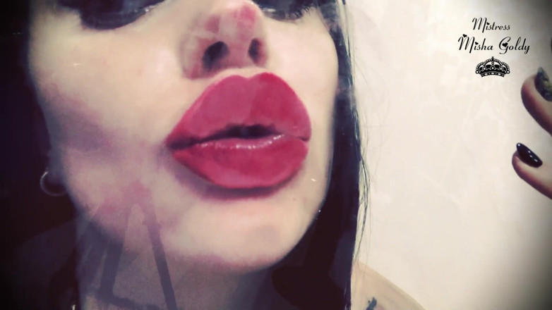 Goddess Misha Goldy: Red lips prints over glass &amp; frenchkissing