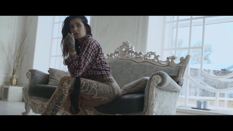 SANKTOR: Plumpy tattooed MILF is dancing striptease