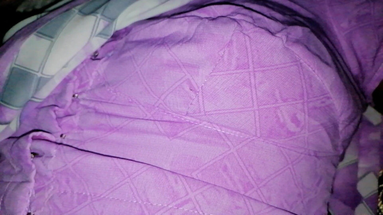 Sweety In Bed: インドの美しい夜の夢中になった女の子最高のマンコファックボイスカット