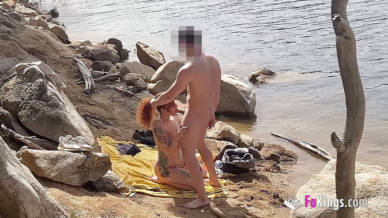 FAKings: Самая глубокая глотка ищет мужиков, чтобы отсосать на улице