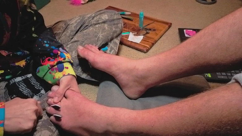 OnlyKyles: Melodia daje swojem mistrzowi pedicure