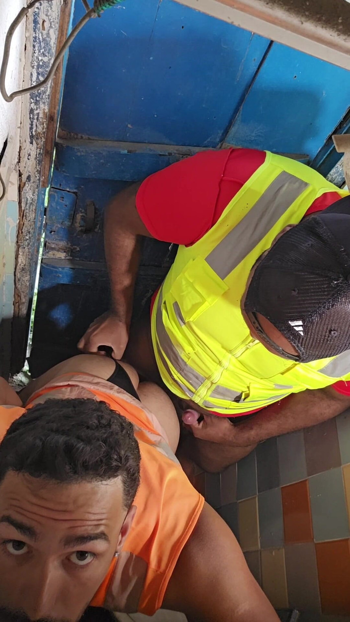 TheBlacKHunterr: Il bagno del palazzo si trasformò in una prostituta