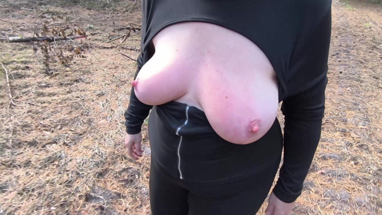 Bouncy Tits Action: Take off Your Top, I Want to Beat Your Boobs