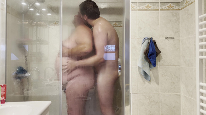 Aimeronds: De douche is beter met een man