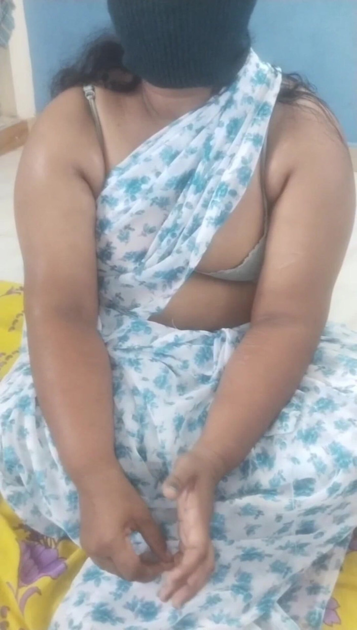 Tamil lesbian: ホットトーキングセックス