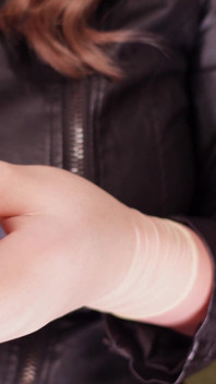 ASMR: ถุงมือยางฉีกขาด